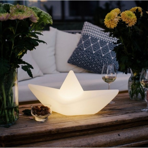 Apportez une lumière calme et rêveuse avec la célèbre lampe Boat